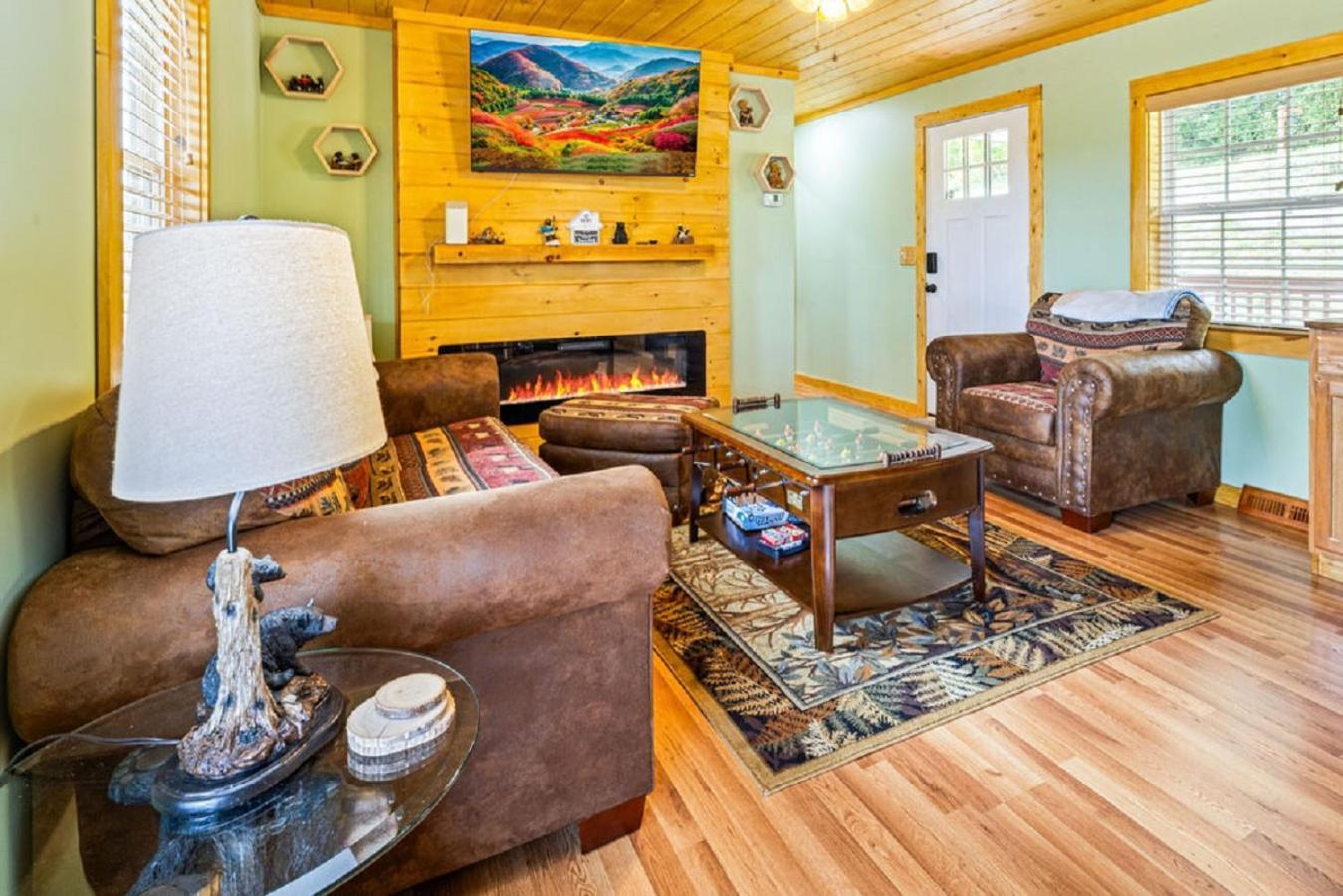 Brand New Tiny Cabin! A Bearly Adventure Сивиървил Екстериор снимка