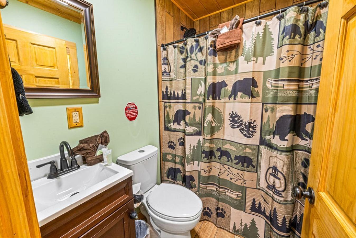 Brand New Tiny Cabin! A Bearly Adventure Сивиървил Екстериор снимка