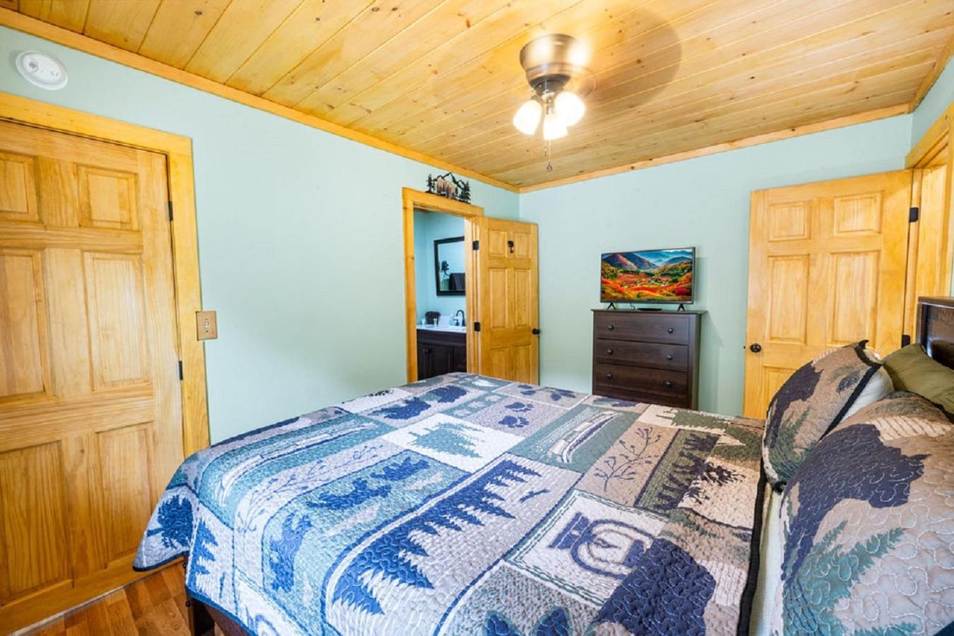 Brand New Tiny Cabin! A Bearly Adventure Сивиървил Екстериор снимка